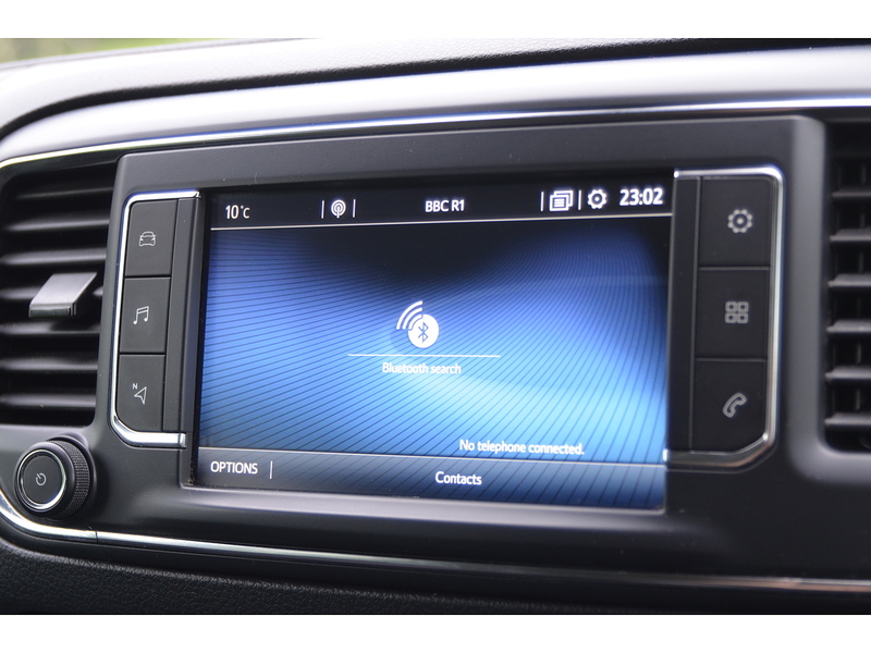 Toyota PROACE Verso 2.0D Family Medium MPV 5dr Diesel Manual MWB Euro 6 (s/s) (8 Seat) (150 ps) | NO VAT|PRIVACY|8 - U10864