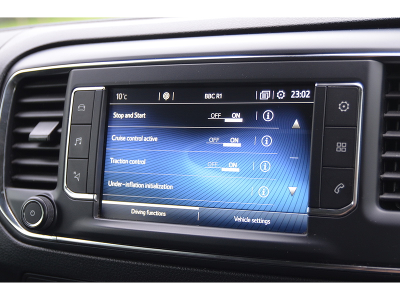 Toyota PROACE Verso 2.0D Family Medium MPV 5dr Diesel Manual MWB Euro 6 (s/s) (8 Seat) (150 ps) | NO VAT|PRIVACY|8 - U10864