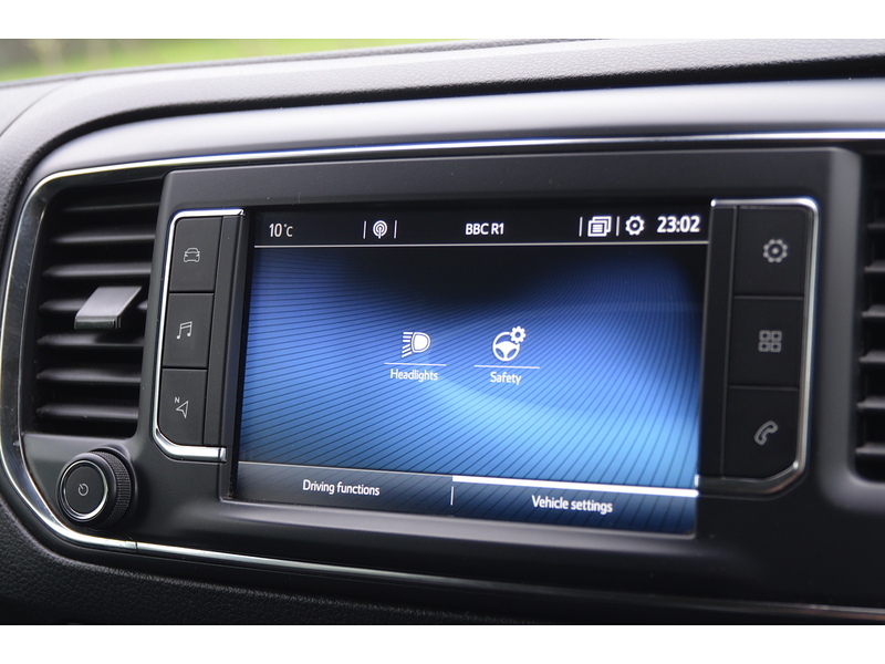 Toyota PROACE Verso 2.0D Family Medium MPV 5dr Diesel Manual MWB Euro 6 (s/s) (8 Seat) (150 ps) | NO VAT|PRIVACY|8 - U10864