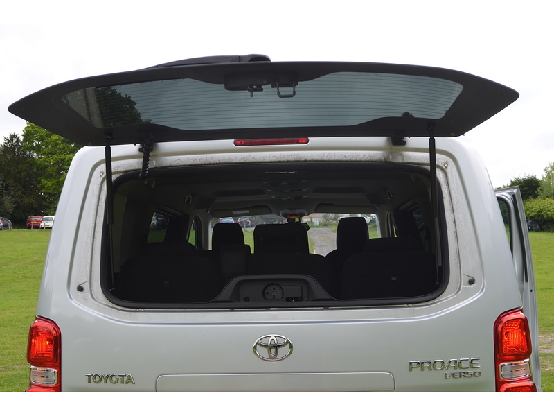 Toyota PROACE Verso 2.0D Family Medium MPV 5dr Diesel Manual MWB Euro 6 (s/s) (8 Seat) (150 ps) | NO VAT|PRIVACY|8 - U10864