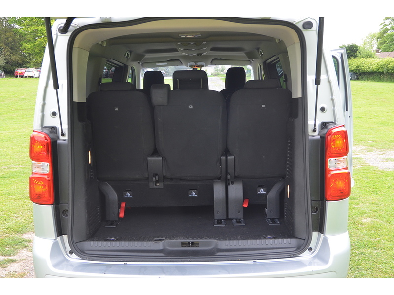 Toyota PROACE Verso 2.0D Family Medium MPV 5dr Diesel Manual MWB Euro 6 (s/s) (8 Seat) (150 ps) | NO VAT|PRIVACY|8 - U10864