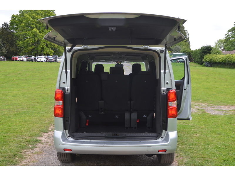 Toyota PROACE Verso 2.0D Family Medium MPV 5dr Diesel Manual MWB Euro 6 (s/s) (8 Seat) (150 ps) | NO VAT|PRIVACY|8 - U10864