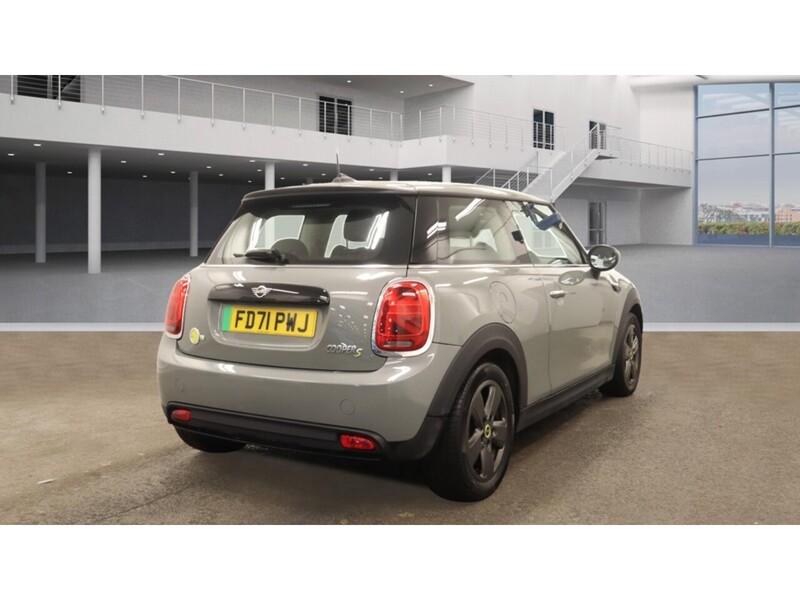 MINI Electric Hatch Cooper SE 32.6kWh Level 1 Hatchback 3dr Electric Auto (184 ps) | 1 FORMER KEEPER|VAT QUALIFYING - U10873