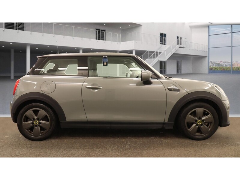 MINI Electric Hatch Cooper SE 32.6kWh Level 1 Hatchback 3dr Electric Auto (184 ps) | 1 FORMER KEEPER|VAT QUALIFYING - U10873