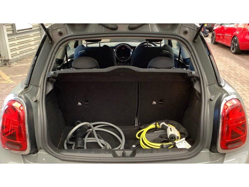 MINI Electric Hatch Cooper SE 32.6kWh Level 1 Hatchback 3dr Electric Auto (184 ps) | 1 FORMER KEEPER|VAT QUALIFYING - U10873