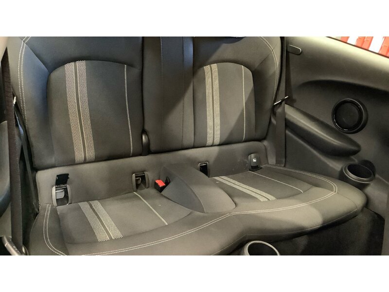 MINI Electric Hatch Cooper SE 32.6kWh Level 1 Hatchback 3dr Electric Auto (184 ps) | 1 FORMER KEEPER|VAT QUALIFYING - U10873