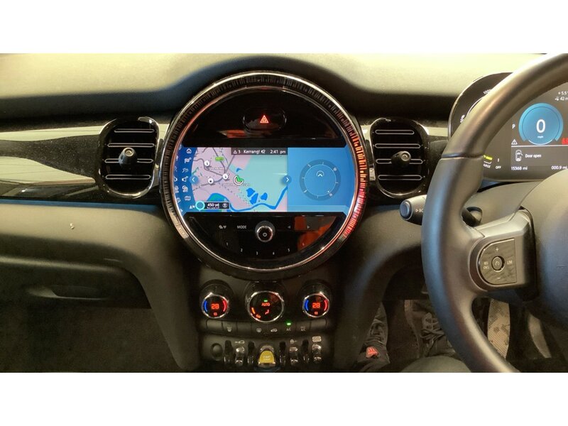 MINI Electric Hatch Cooper SE 32.6kWh Level 1 Hatchback 3dr Electric Auto (184 ps) | 1 FORMER KEEPER|VAT QUALIFYING - U10873