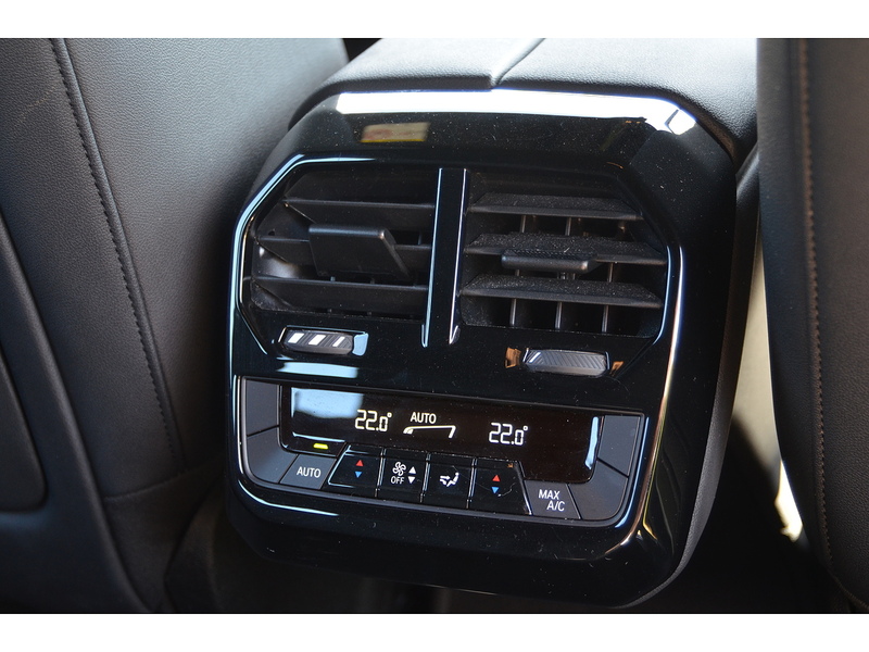 BMW iX 40 76.6kWh M Sport SUV 5dr Electric Auto xDrive (326 ps) SUV Automatic Electric - U10876