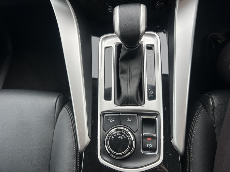 Mitsubishi Shogun Sport 2.4D 3 SUV 5dr Diesel Auto 4WD Euro 6 (181 ps) SUV Automatic Diesel | 1 FORMER KEEPER|VAT QUALIFYING - U10879