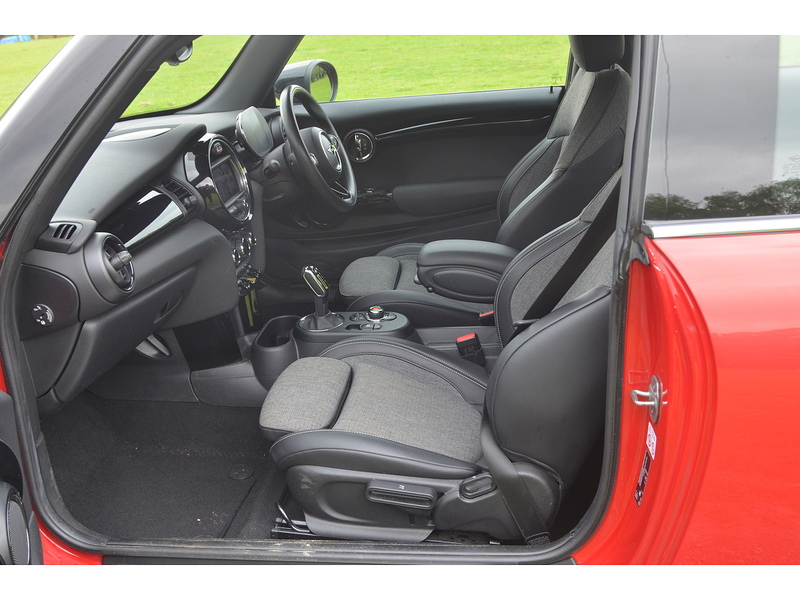 MINI Electric Hatch Cooper SE 32.6kWh Level 2 Hatchback 3dr Electric Auto (184 ps) Hatchback Automatic Electric | - U10887