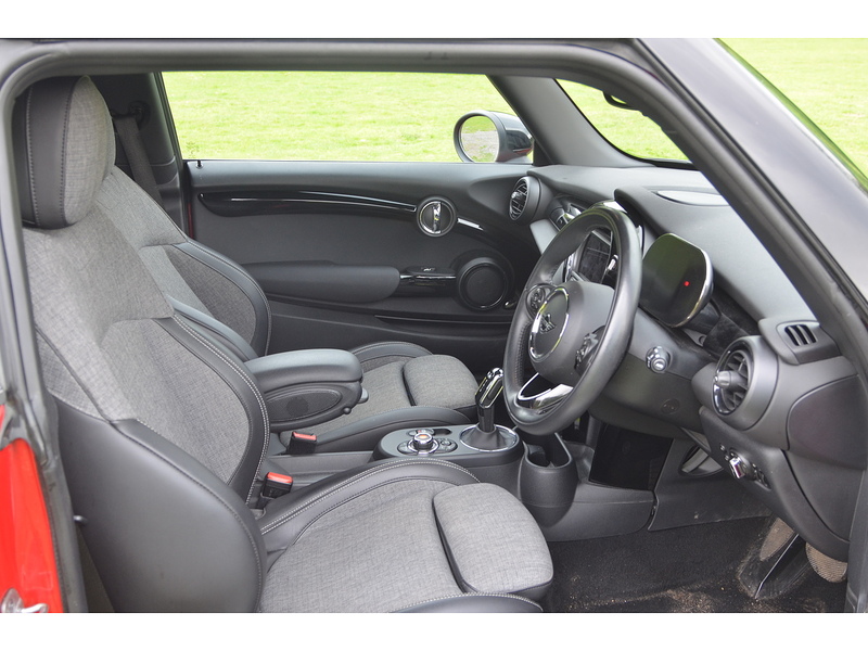 MINI Electric Hatch Cooper SE 32.6kWh Level 2 Hatchback 3dr Electric Auto (184 ps) Hatchback Automatic Electric | - U10887