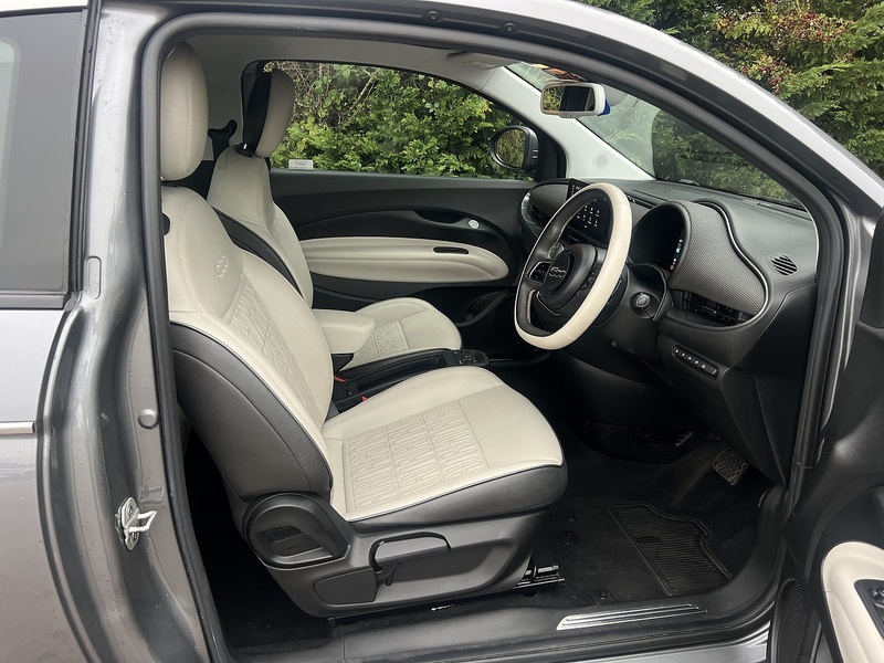 Fiat 500e C 42kWh La Prima Convertible 2dr Electric Auto (118 ps) Convertible Automatic Electric | 1 FORMER - U10888