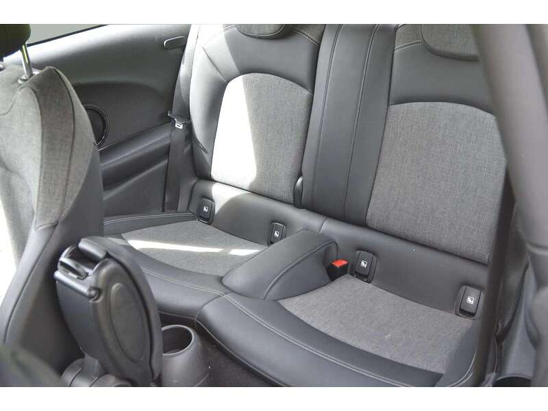 MINI Electric Hatch Cooper SE 32.6kWh Level 2 Hatchback 3dr Electric Auto (184 ps) Hatchback Automatic Electric | - U10898