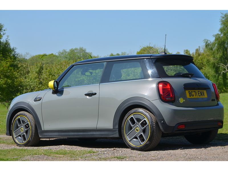 MINI Electric Hatch Cooper SE 32.6kWh Level 3 Hatchback 3dr Electric Auto (184 ps) Hatchback Automatic Electric | 1 - U10899