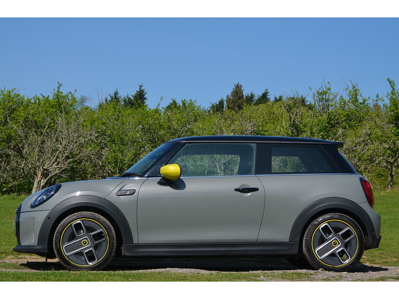 MINI Electric Hatch Cooper SE 32.6kWh Level 3 Hatchback 3dr Electric Auto (184 ps) Hatchback Automatic Electric | 1 - U10899