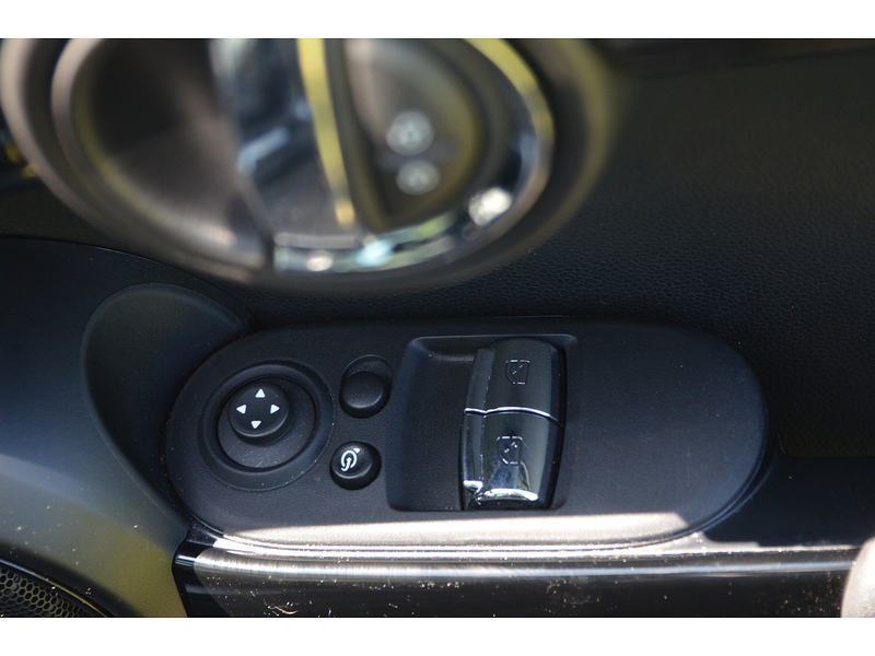 MINI Electric Hatch Cooper SE 32.6kWh Level 3 Hatchback 3dr Electric Auto (184 ps) Hatchback Automatic Electric | 1 - U10899