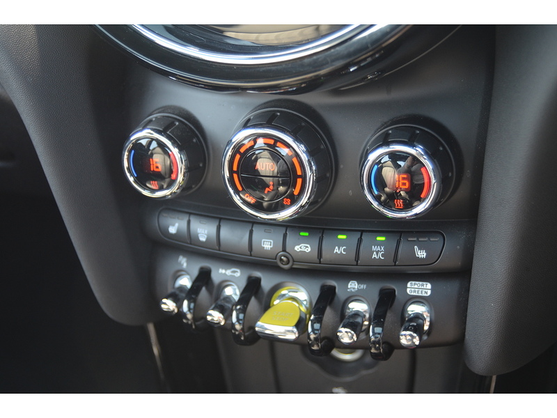 MINI Electric Hatch Cooper SE 32.6kWh Level 3 Hatchback 3dr Electric Auto (184 ps) Hatchback Automatic Electric | 1 - U10899