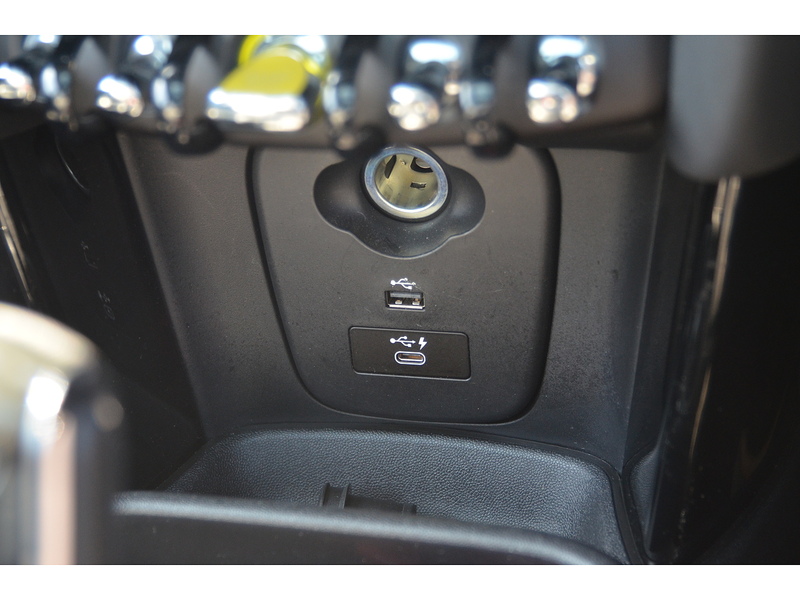 MINI Electric Hatch Cooper SE 32.6kWh Level 3 Hatchback 3dr Electric Auto (184 ps) Hatchback Automatic Electric | 1 - U10899