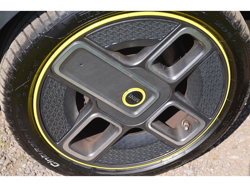 MINI Electric Hatch Cooper SE 32.6kWh Level 3 Hatchback 3dr Electric Auto (184 ps) Hatchback Automatic Electric | 1 - U10899