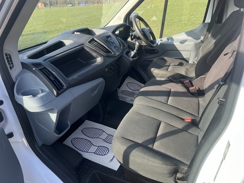 Ford Transit 2.0 350 EcoBlue Chassis Cab 2dr Diesel Manual RWD L2 H1 Euro 6 (DRW) (130 ps) | TOW BAR|TAIL - U10902