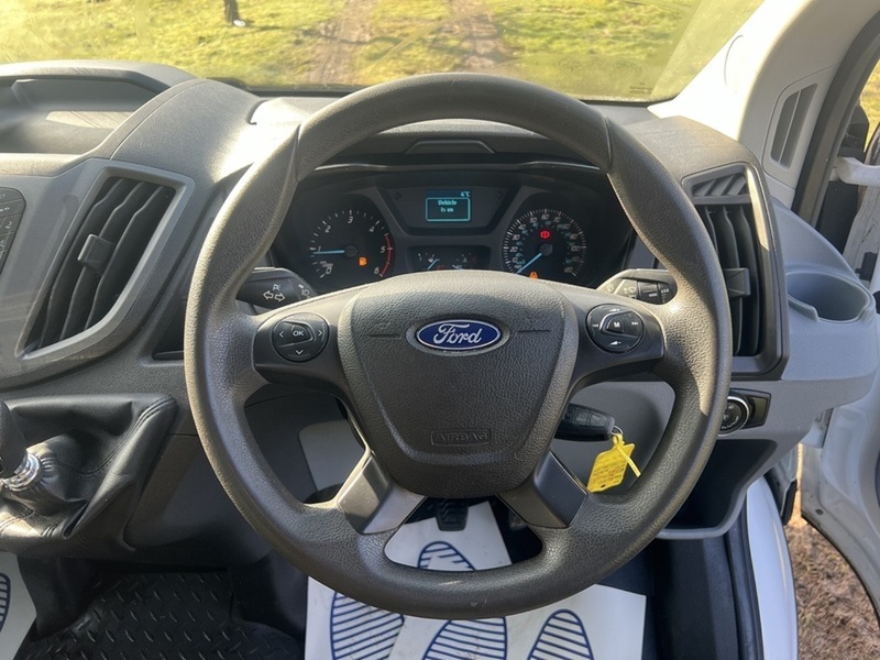 Ford Transit 2.0 350 EcoBlue Chassis Cab 2dr Diesel Manual RWD L2 H1 Euro 6 (DRW) (130 ps) | TOW BAR|TAIL - U10902