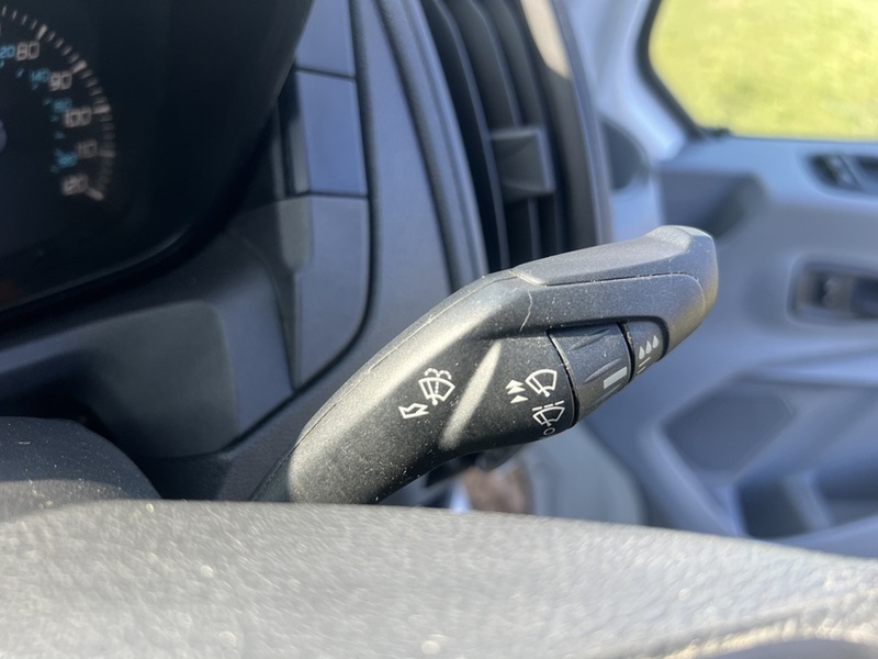 Ford Transit 2.0 350 EcoBlue Chassis Cab 2dr Diesel Manual RWD L2 H1 Euro 6 (DRW) (130 ps) | TOW BAR|TAIL - U10902