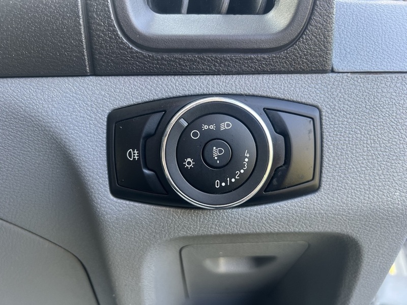 Ford Transit 2.0 350 EcoBlue Chassis Cab 2dr Diesel Manual RWD L2 H1 Euro 6 (DRW) (130 ps) | TOW BAR|TAIL - U10902