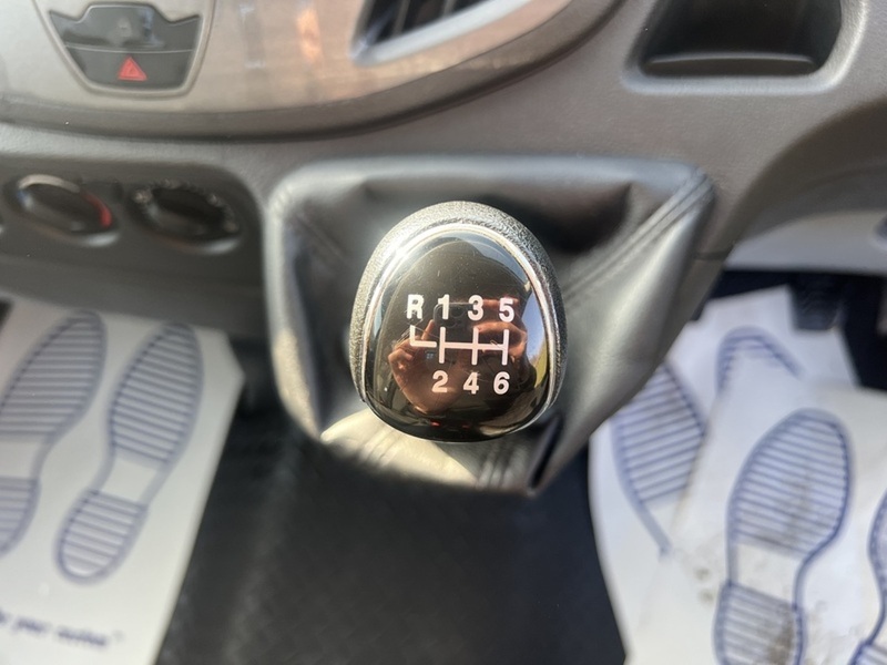 Ford Transit 2.0 350 EcoBlue Chassis Cab 2dr Diesel Manual RWD L2 H1 Euro 6 (DRW) (130 ps) | TOW BAR|TAIL - U10902