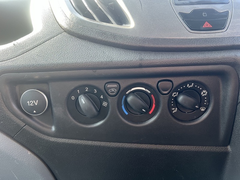 Ford Transit 2.0 350 EcoBlue Chassis Cab 2dr Diesel Manual RWD L2 H1 Euro 6 (DRW) (130 ps) | TOW BAR|TAIL - U10902