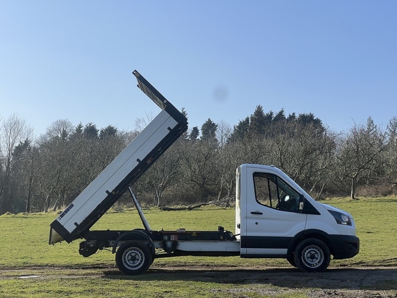 Ford Transit 2.0 350 EcoBlue Chassis Cab 2dr Diesel Manual RWD L2 H1 Euro 6 (DRW) (130 ps) | TOW BAR|TAIL - U10902