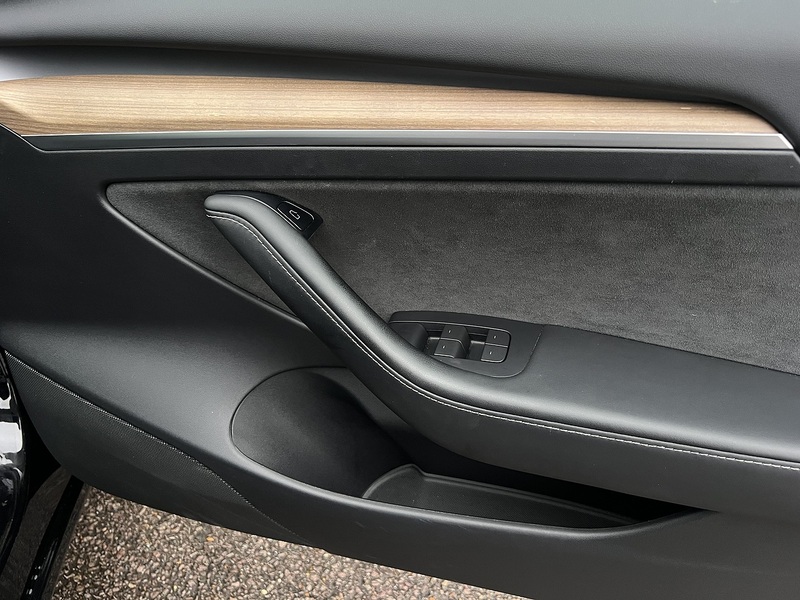 Tesla Model 3 Standard Range Plus Saloon 4dr Electric Auto RWD (241 bhp) | 1 FORMER KEEPER|VAT QUALIFYING - U10906