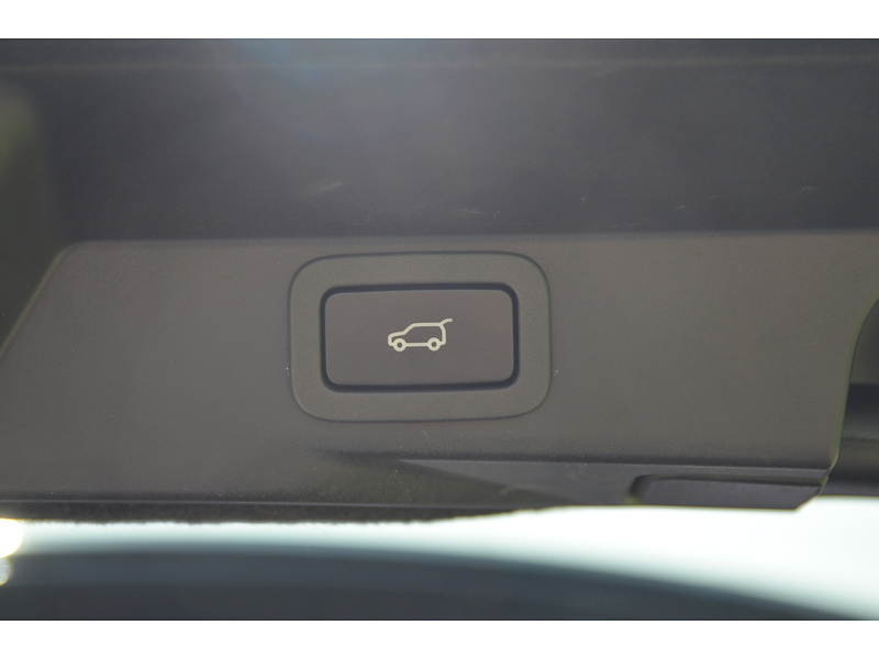 Land Rover Range Rover Sport 5.0 P575 V8 GPF SVR SUV 5dr Petrol Auto 4WD Euro 6 (s/s) (575 ps) | 1 FORMER KEEPER|PAN ROOF - U10910