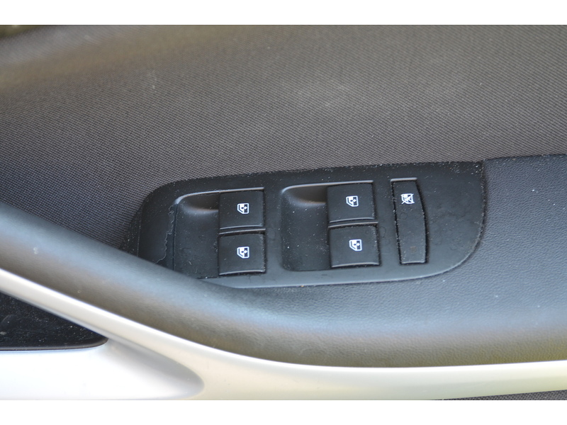 Vauxhall Zafira Tourer 1.4i Turbo Design MPV 5dr Petrol Manual Euro 6 (140 ps) | CRUISE|P/SENSORS|LOW MILEAGE - U10918