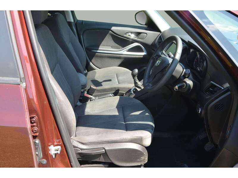 Vauxhall Zafira Tourer 1.4i Turbo Design MPV 5dr Petrol Manual Euro 6 (140 ps) | CRUISE|P/SENSORS|LOW MILEAGE - U10918