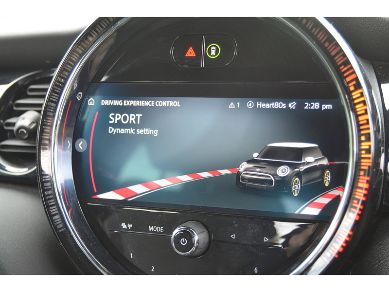 MINI Electric Hatch Cooper SE 32.6kWh Level 2 Hatchback 3dr Electric Auto (184 ps) | 1 FORMER KEEPER|VAT QUALIFYING - U10926