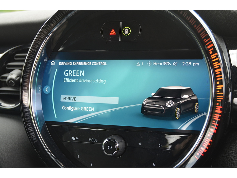 MINI Electric Hatch Cooper SE 32.6kWh Level 2 Hatchback 3dr Electric Auto (184 ps) | 1 FORMER KEEPER|VAT QUALIFYING - U10926