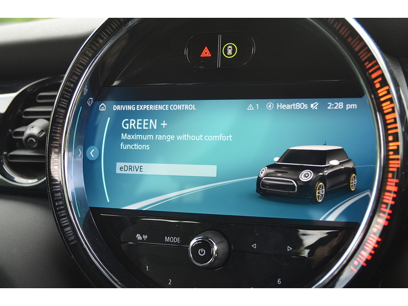 MINI Electric Hatch Cooper SE 32.6kWh Level 2 Hatchback 3dr Electric Auto (184 ps) | 1 FORMER KEEPER|VAT QUALIFYING - U10926