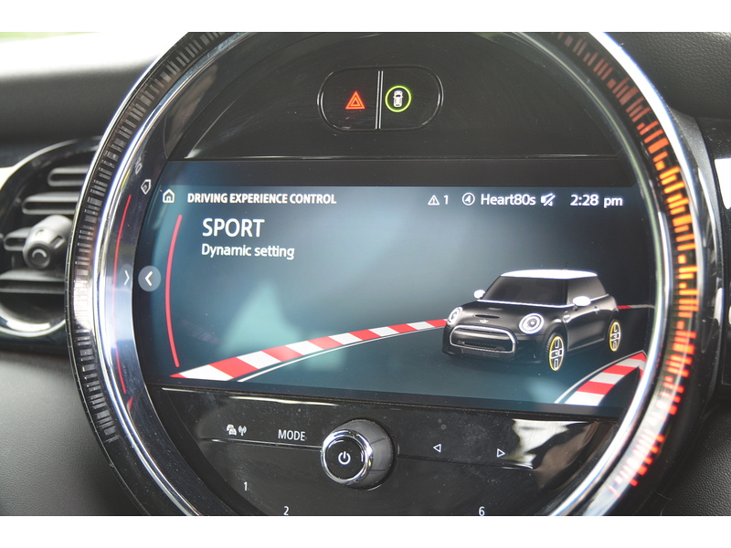 MINI Electric Hatch Cooper SE 32.6kWh Level 2 Hatchback 3dr Electric Auto (184 ps) | 1 FORMER KEEPER|VAT QUALIFYING - U10926