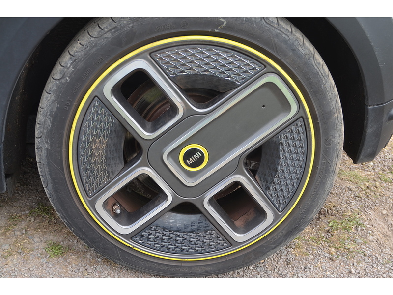 MINI Electric Hatch Cooper SE 32.6kWh Level 2 Hatchback 3dr Electric Auto (184 ps) | 1 FORMER KEEPER|VAT QUALIFYING - U10926