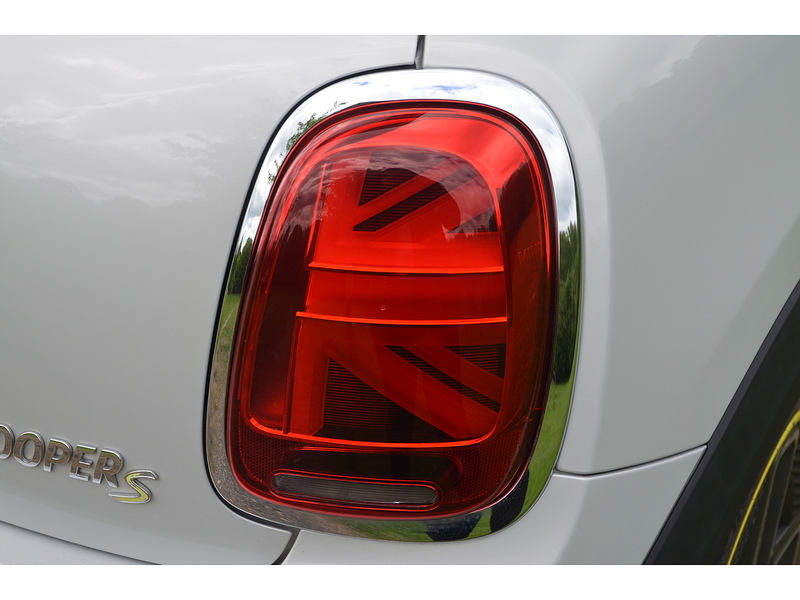 MINI Electric Hatch Cooper SE 32.6kWh Level 2 Hatchback 3dr Electric Auto (184 ps) | 1 FORMER KEEPER|VAT QUALIFYING - U10926