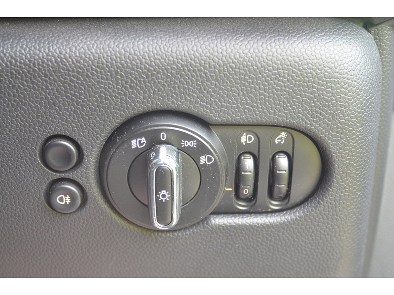 MINI Electric Hatch Cooper SE 32.6kWh Level 2 Hatchback 3dr Electric Auto (184 ps) | 1 FORMER KEEPER|VAT QUALIFYING - U10926