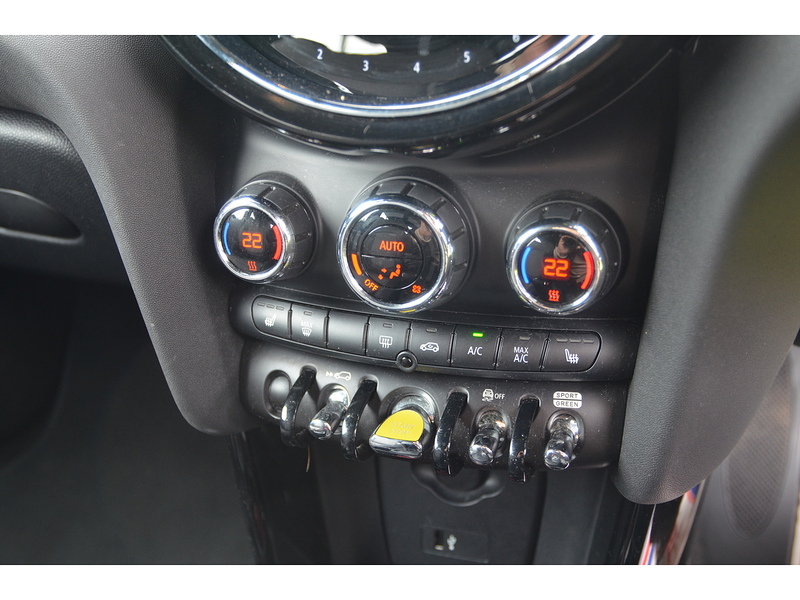 MINI Electric Hatch Cooper SE 32.6kWh Level 2 Hatchback 3dr Electric Auto (184 ps) | 1 FORMER KEEPER|VAT QUALIFYING - U10926