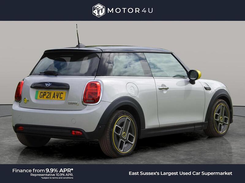 MINI Electric Hatch Cooper SE 32.6kWh Level 2 Hatchback 3dr Electric Auto (184 ps) | 1 FORMER KEEPER|VAT QUALIFYING - U10926