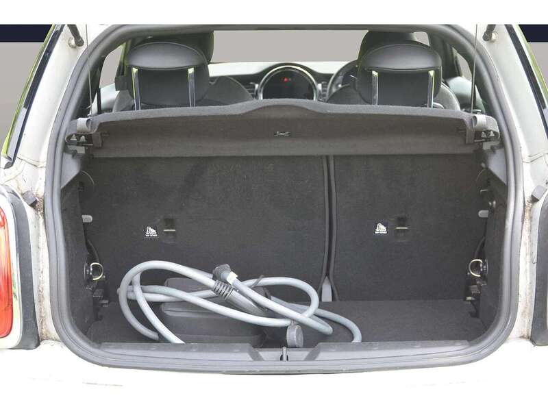 MINI Electric Hatch Cooper SE 32.6kWh Level 2 Hatchback 3dr Electric Auto (184 ps) | 1 FORMER KEEPER|VAT QUALIFYING - U10926