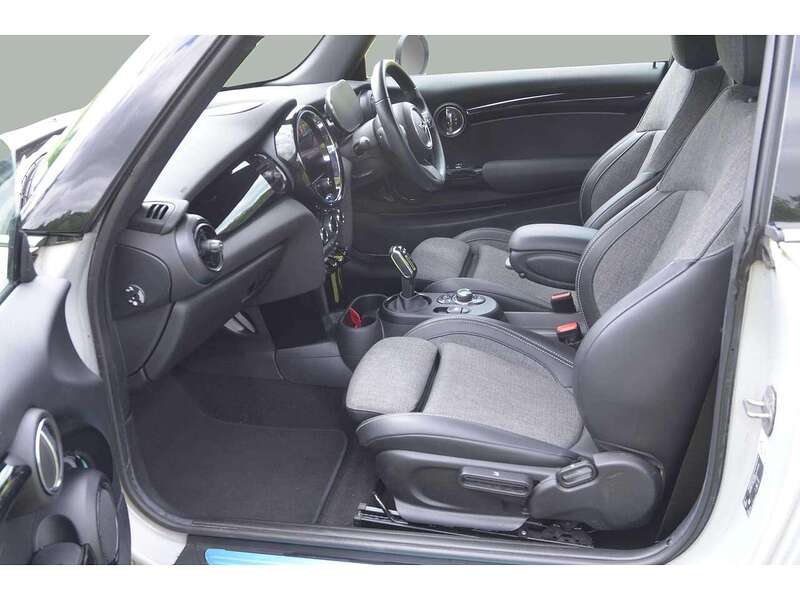 MINI Electric Hatch Cooper SE 32.6kWh Level 2 Hatchback 3dr Electric Auto (184 ps) | 1 FORMER KEEPER|VAT QUALIFYING - U10926