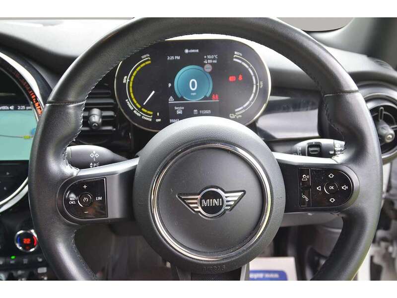 MINI Electric Hatch Cooper SE 32.6kWh Level 2 Hatchback 3dr Electric Auto (184 ps) | 1 FORMER KEEPER|VAT QUALIFYING - U10926