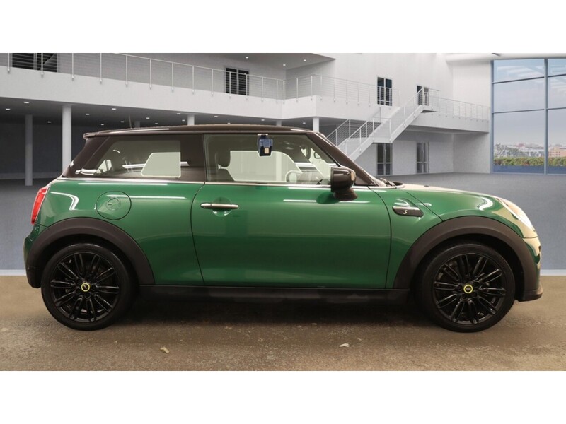 MINI Electric Hatch Cooper SE 32.6kWh Level 2 Hatchback 3dr Electric Auto (184 ps) | 1 FORMER KEEPER|VAT QUALIFYING - U10927