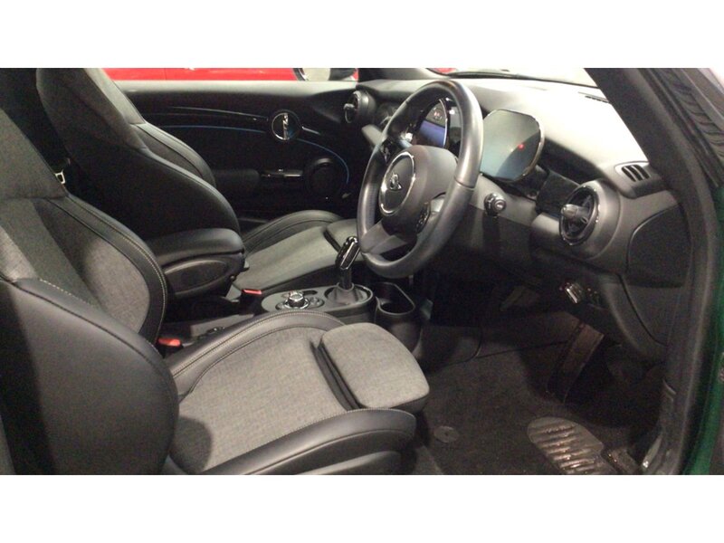 MINI Electric Hatch Cooper SE 32.6kWh Level 2 Hatchback 3dr Electric Auto (184 ps) | 1 FORMER KEEPER|VAT QUALIFYING - U10927