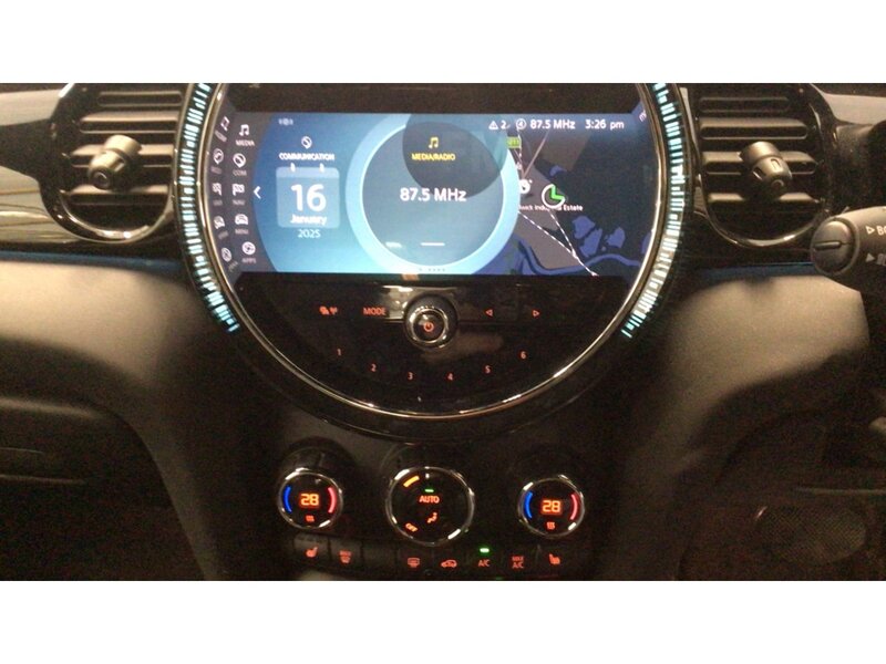 MINI Electric Hatch Cooper SE 32.6kWh Level 2 Hatchback 3dr Electric Auto (184 ps) | 1 FORMER KEEPER|VAT QUALIFYING - U10927