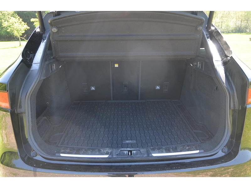 Jaguar F-PACE 2.0 D180 Chequered Flag SUV 5dr Diesel Auto AWD Euro 6 (s/s) (180 ps) | PAN ROOF|COLD - U10930